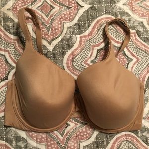 EUC Victoria’s Secret Beige underwire bra in 34DDD